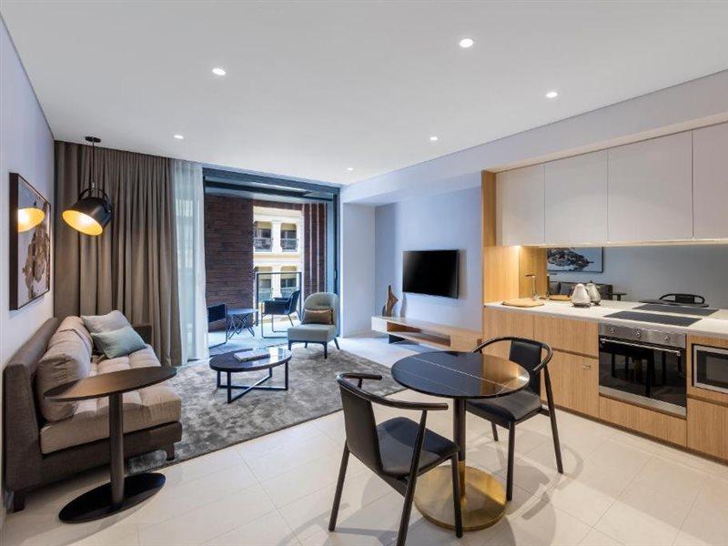 Skye Suites Sydney Ngoại thất bức ảnh A typical apartment at The Standard