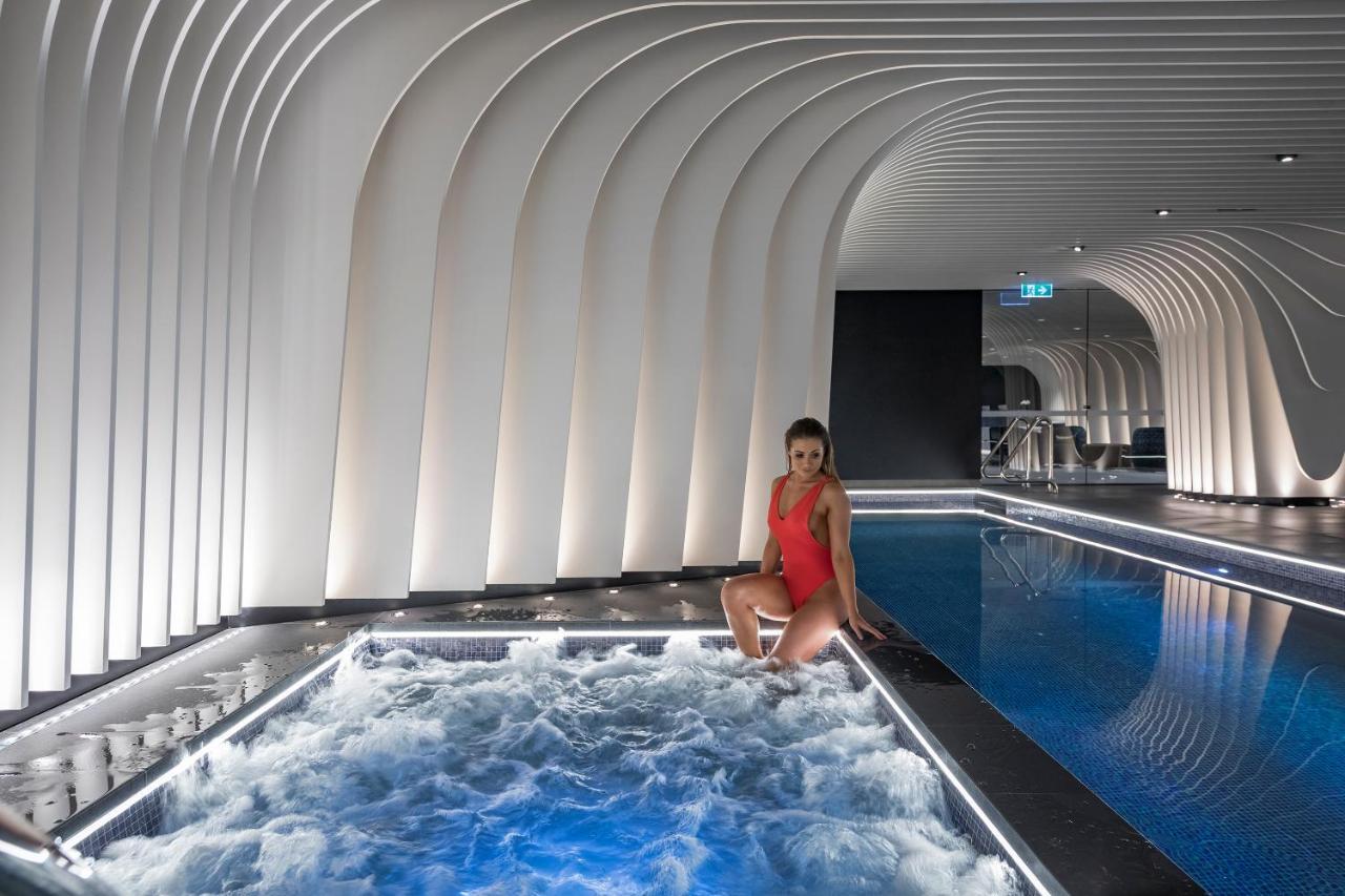 Skye Suites Sydney Ngoại thất bức ảnh The spa at The Dorchester